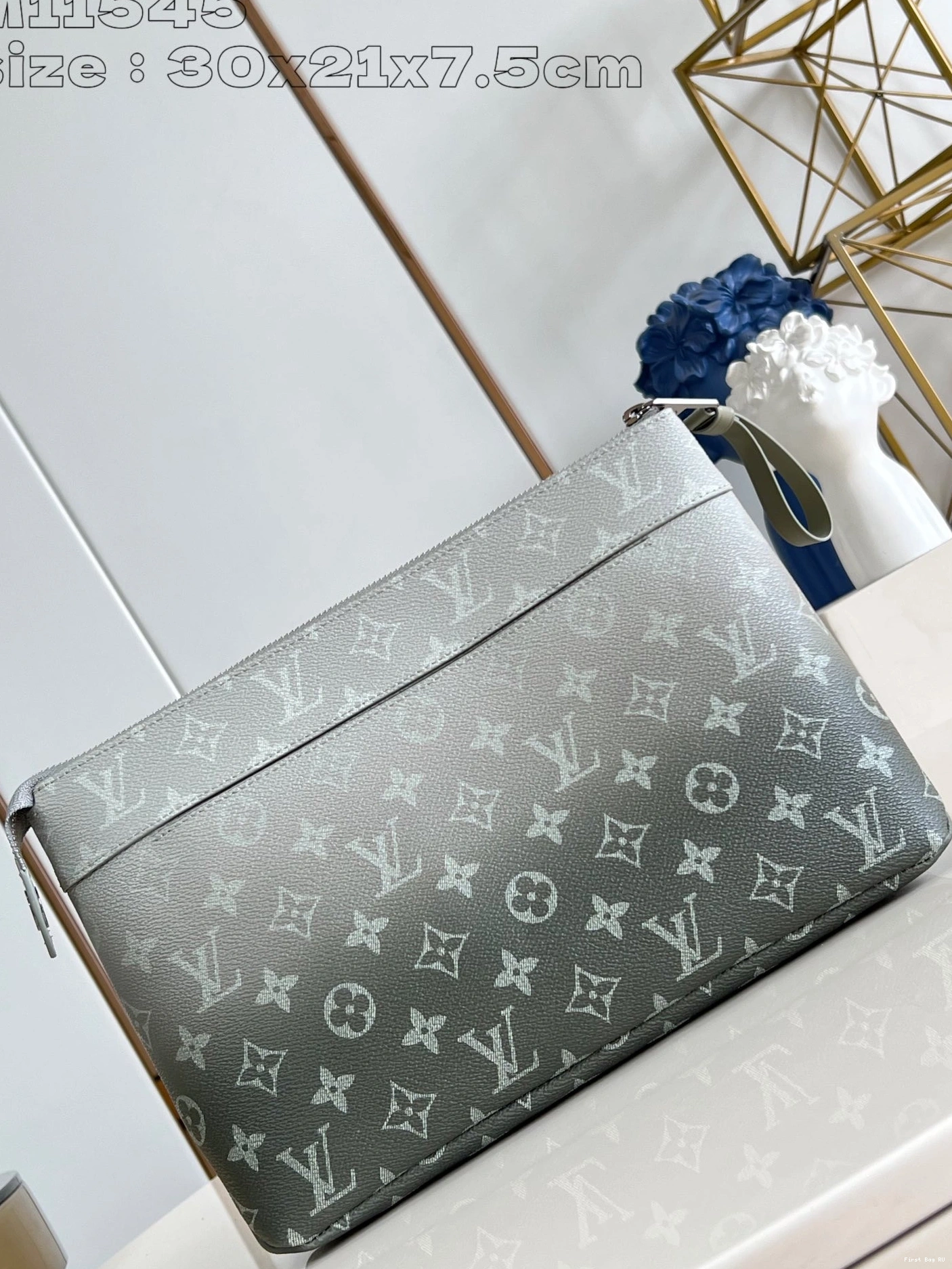 LOUIS VUITTON VOYAGE SOUPLE-30*21*7.5CM POCHETTE 0815
